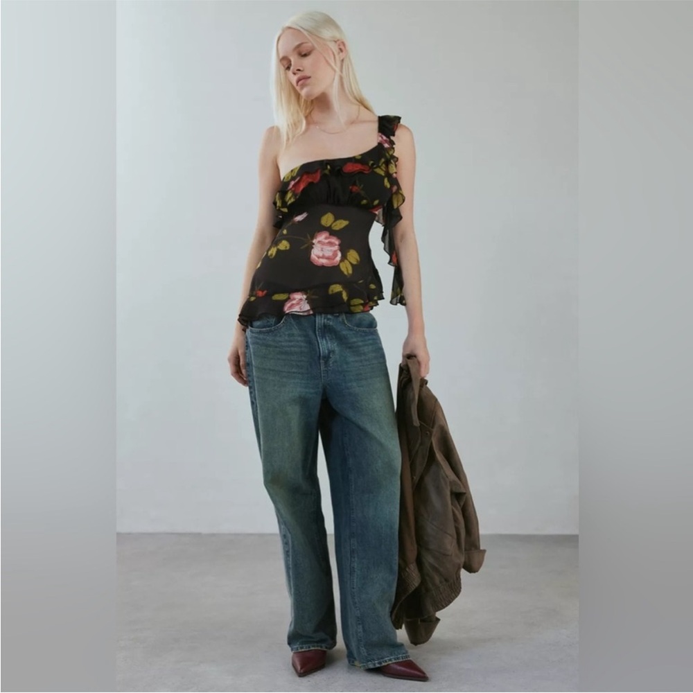 Kimchi Blue Black One-Shoulder Floral Ruffle Top
